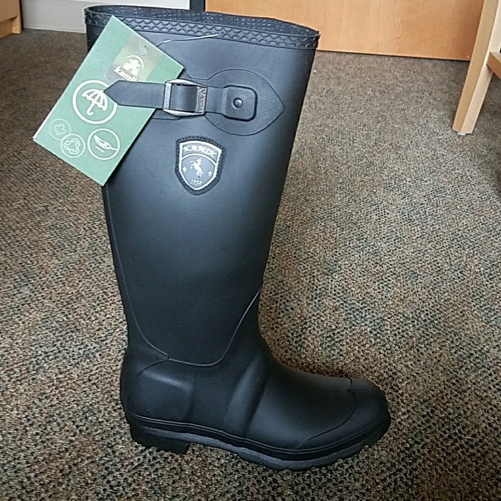 Black rainboots